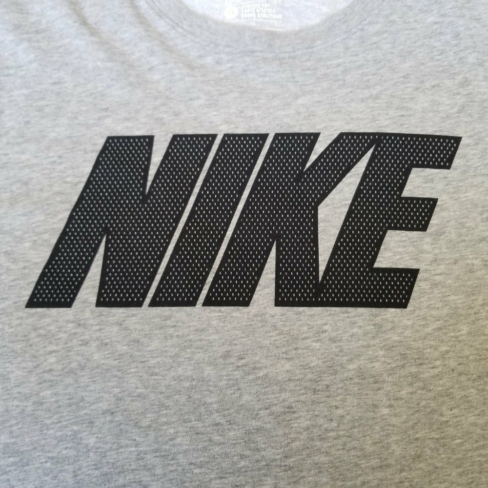 The Nike Tee athletic cut gray heather t-shirt. Ha